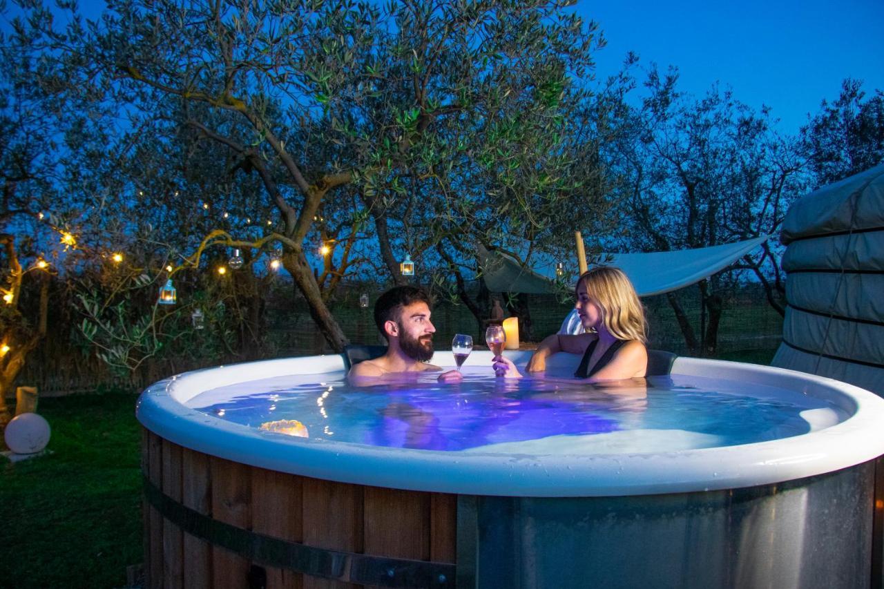 2 Cuori E 1 Yurta Glamping In Tuscany - Adults Only Asciano Exterior foto