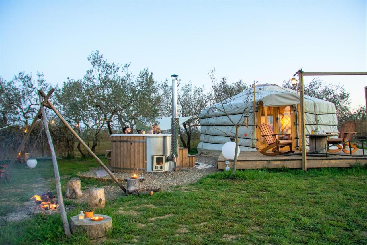 2 Cuori E 1 Yurta Glamping In Tuscany - Adults Only Asciano Exterior foto